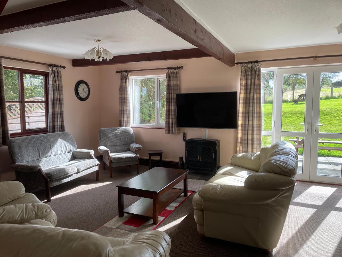 Trenewydd Farm Holiday Cottages Cardigan Bagian luar foto