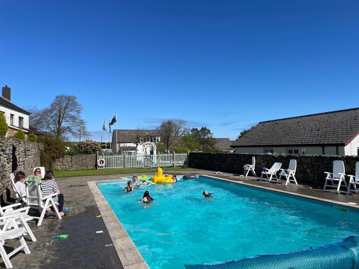 Trenewydd Farm Holiday Cottages Cardigan Bagian luar foto