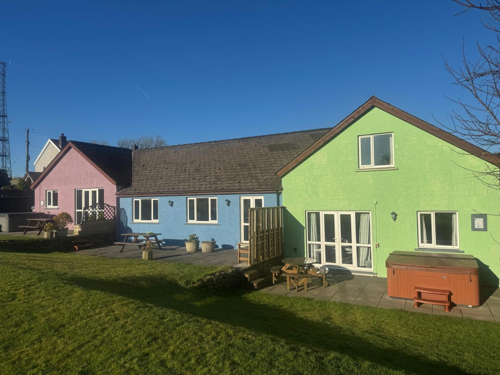 Trenewydd Farm Holiday Cottages Cardigan Bagian luar foto