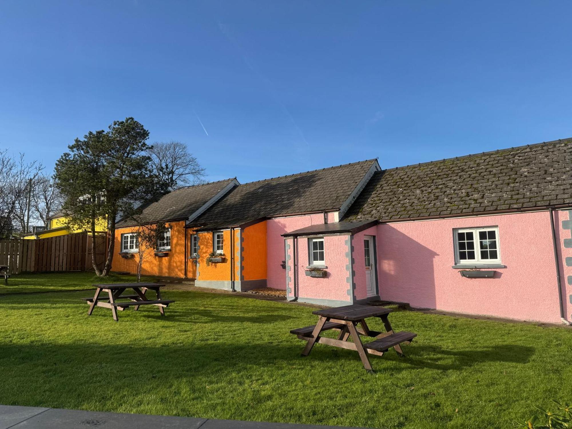 Trenewydd Farm Holiday Cottages Cardigan Bagian luar foto